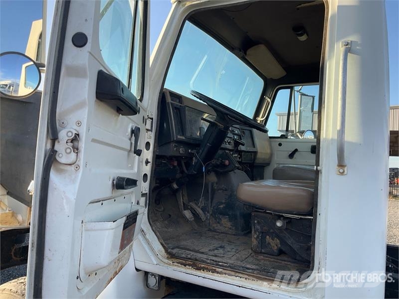 International 4900 Cabinas