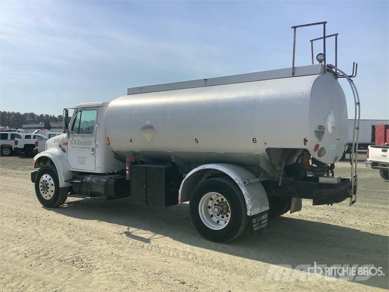 International 4900 4x2 Fuel Truck Autocisterna
