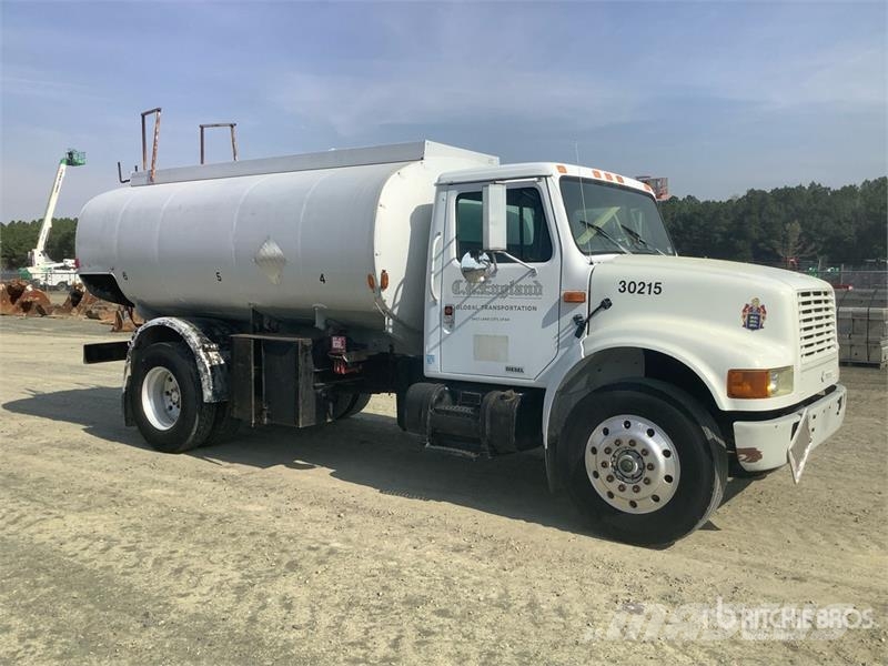 International 4900 4x2 Fuel Truck Autocisterna
