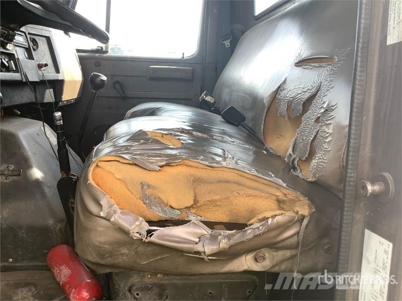International 4900 4x2 Fuel Truck Autocisterna