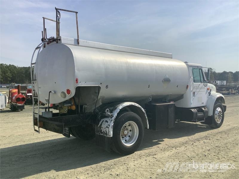 International 4900 4x2 Fuel Truck Autocisterna