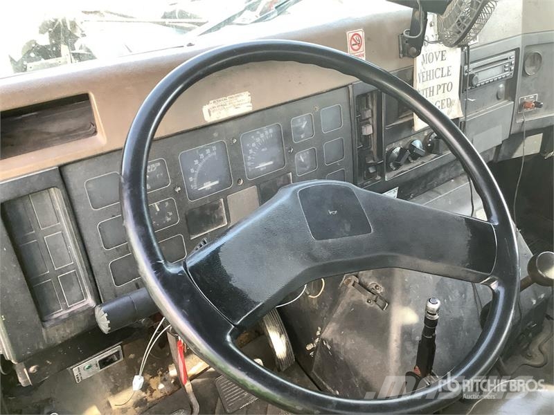 International 4900 4x2 Fuel Truck Autocisterna