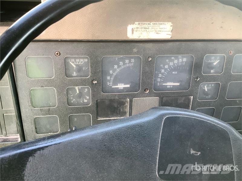 International 4900 4x2 Fuel Truck Autocisterna