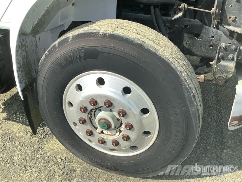 International 4900 4x2 Fuel Truck Autocisterna