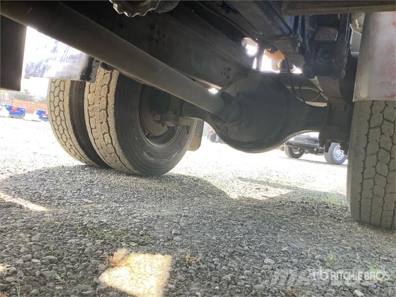 International 4900 4x2 Fuel Truck Autocisterna