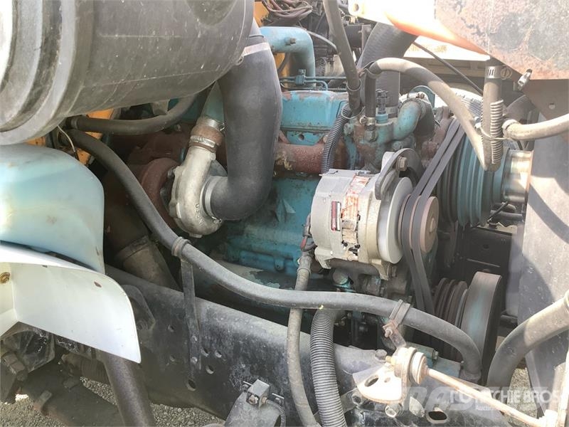 International 4900 4x2 Fuel Truck Autocisterna