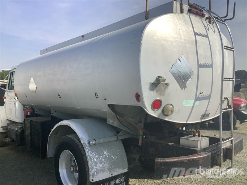 International 4900 4x2 Fuel Truck Autocisterna