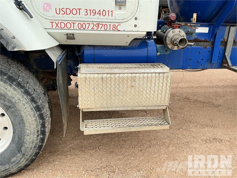 International 5600i 1600 gal 6x4 Water Truck Tankvogne - vand