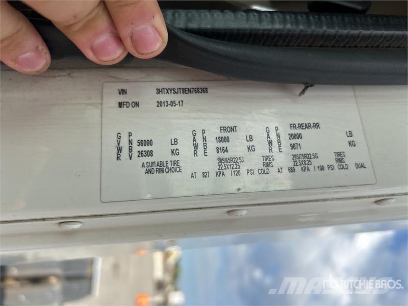 International 5900i Ohjaamot ja sisustat