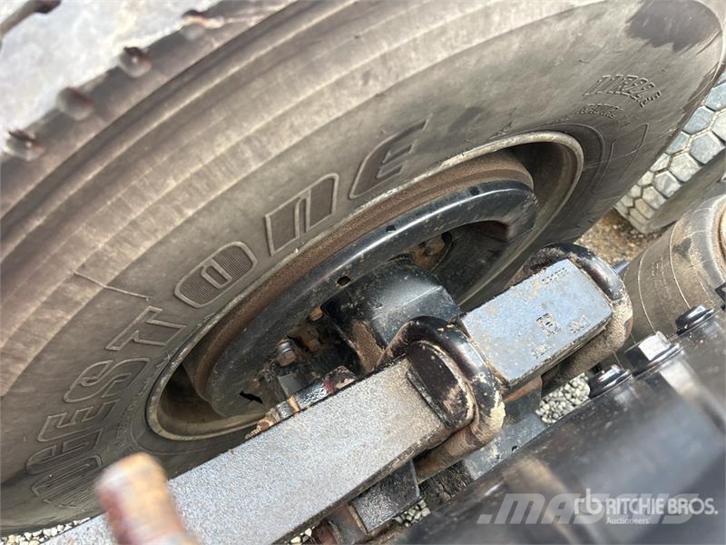 International 5900i Ohjaamot ja sisustat