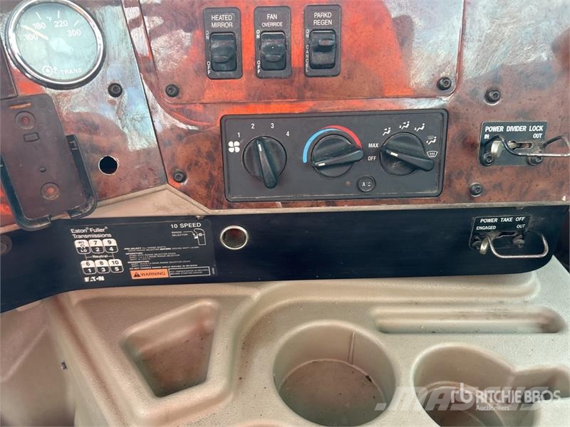 International 5900i Ohjaamot ja sisustat