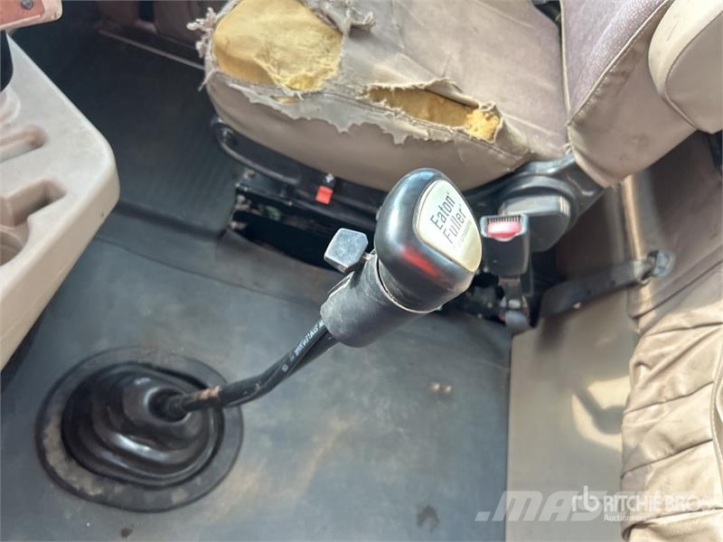 International 5900i Ohjaamot ja sisustat