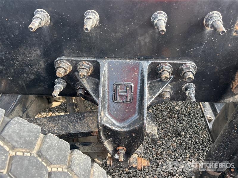 International 5900i Ohjaamot ja sisustat