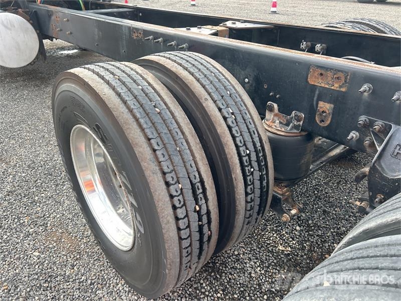 International 5900i Ohjaamot ja sisustat