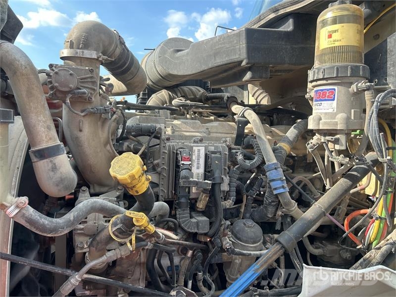 International 5900i Ohjaamot ja sisustat