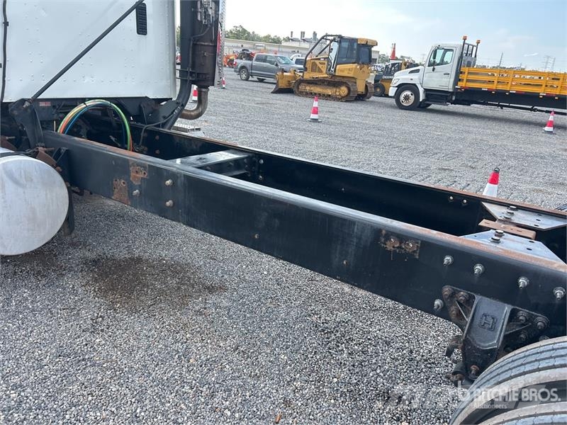 International 5900i Ohjaamot ja sisustat