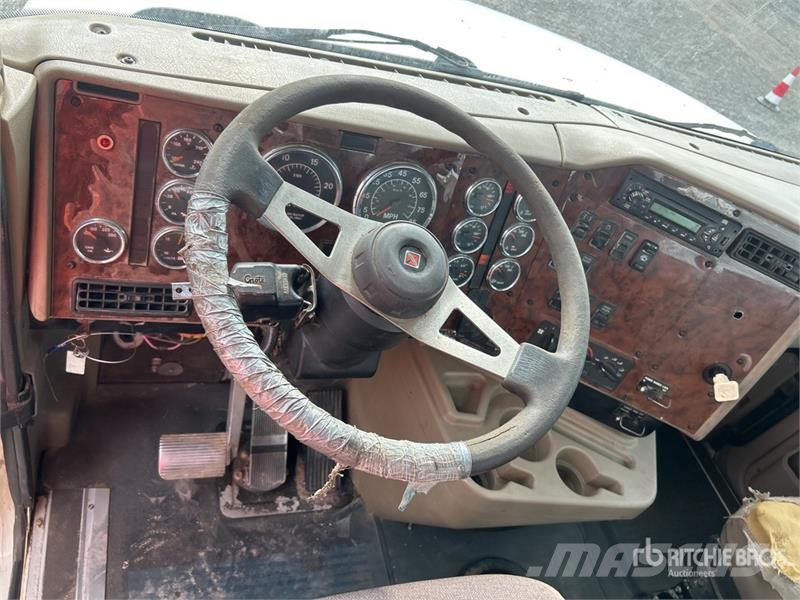 International 5900i Ohjaamot ja sisustat