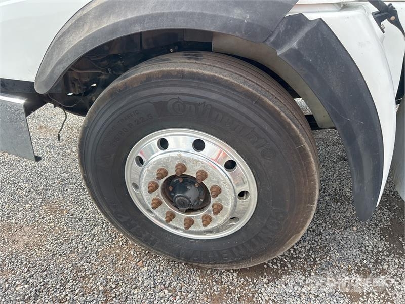 International 5900i Ohjaamot ja sisustat