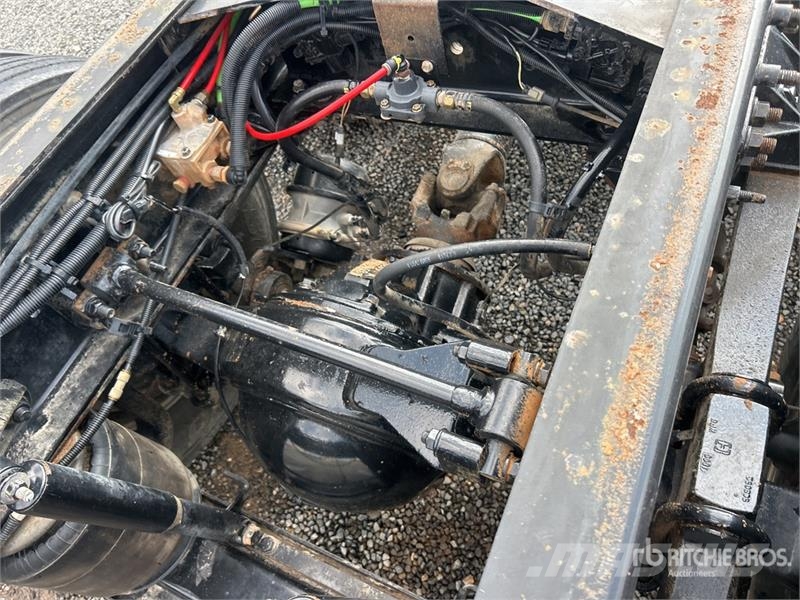 International 5900i Ohjaamot ja sisustat