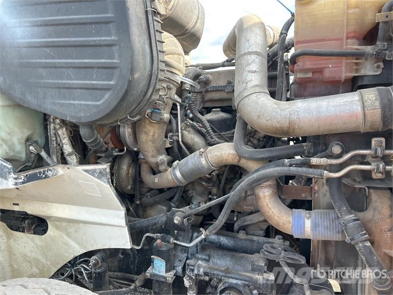 International 5900i Ohjaamot ja sisustat