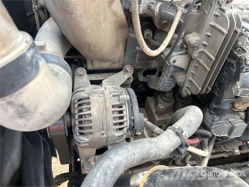 International 5900i Ohjaamot ja sisustat
