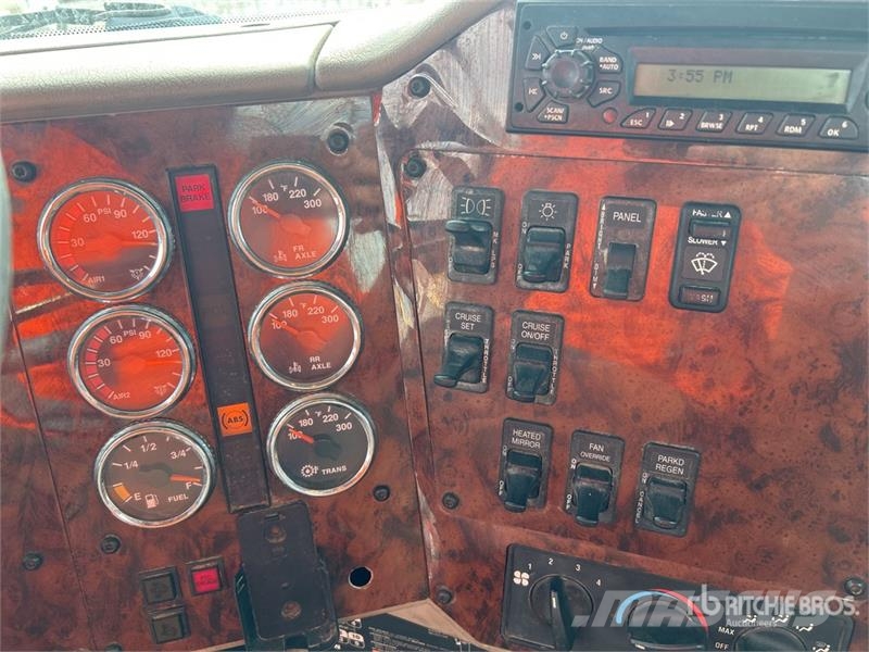 International 5900i Ohjaamot ja sisustat