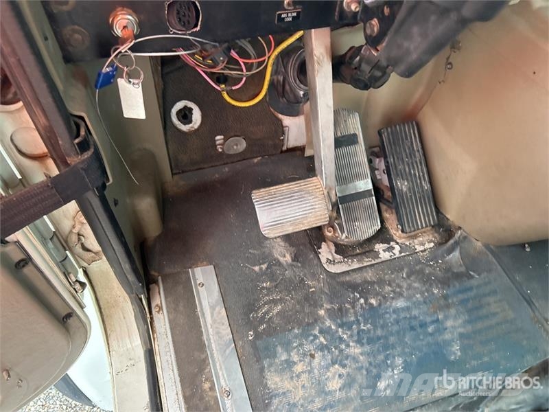 International 5900i Ohjaamot ja sisustat