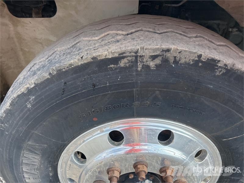 International 5900i Ohjaamot ja sisustat
