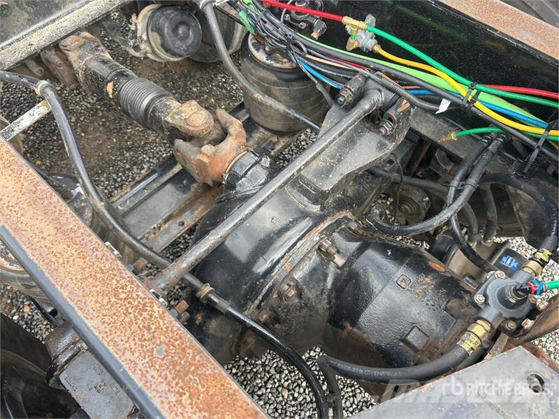 International 5900i Ohjaamot ja sisustat