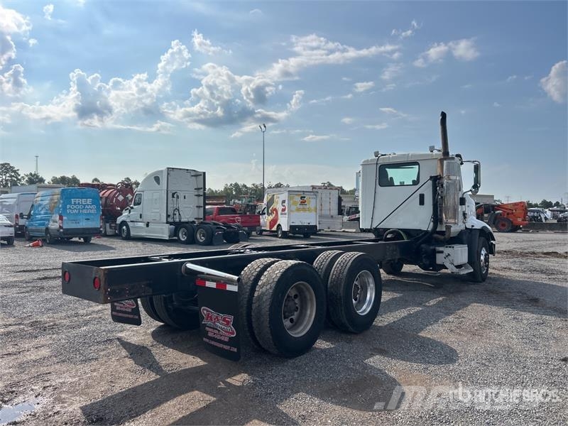 International 5900i Ohjaamot ja sisustat