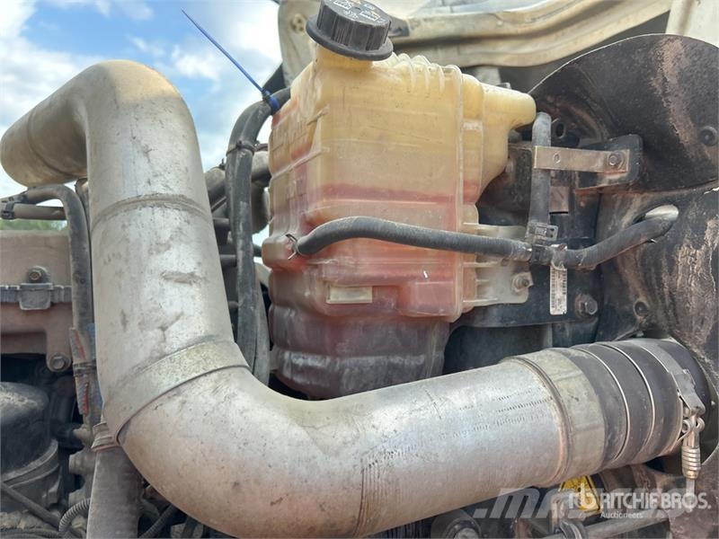 International 5900i Ohjaamot ja sisustat
