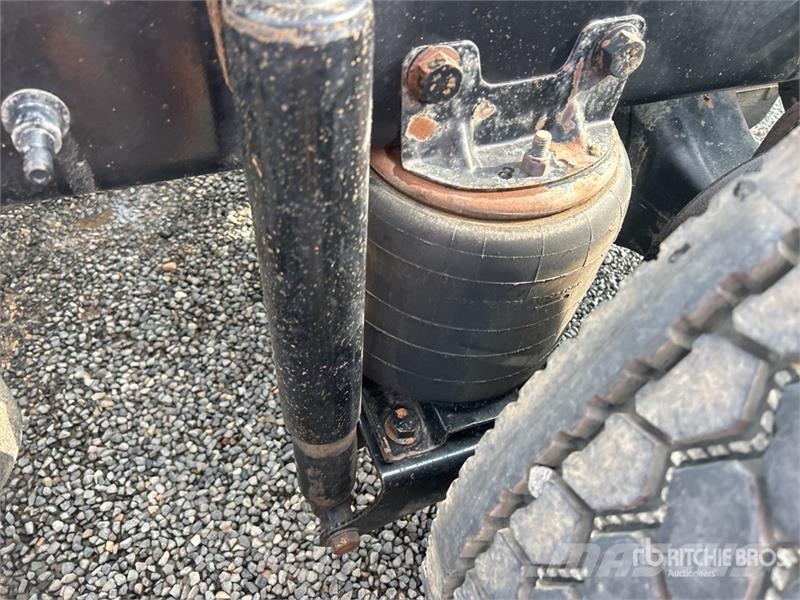 International 5900i Ohjaamot ja sisustat