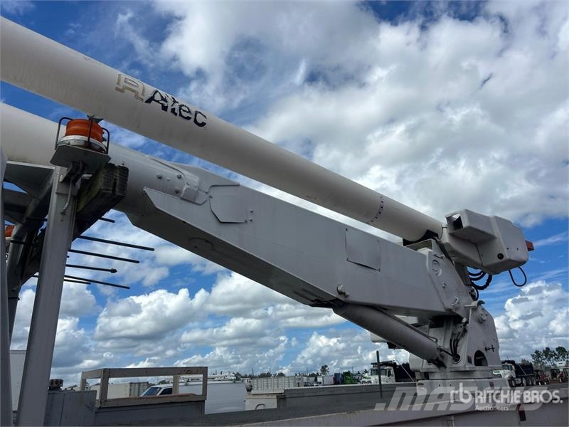 International 7300 车载式高空作业车