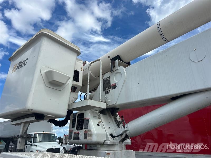 International 7300 车载式高空作业车