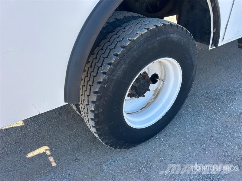 International 7300 Polovni mobilni kamioni za bušenje