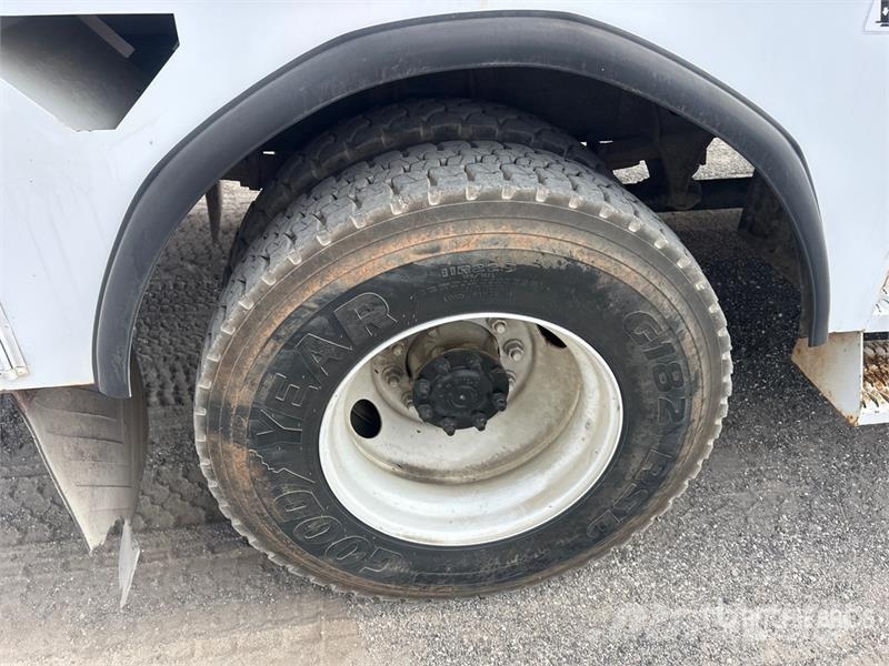 International 7300 车载式高空作业车
