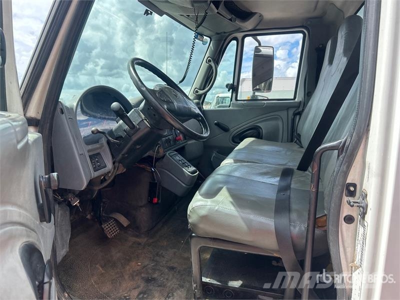 International 7300 车载式高空作业车