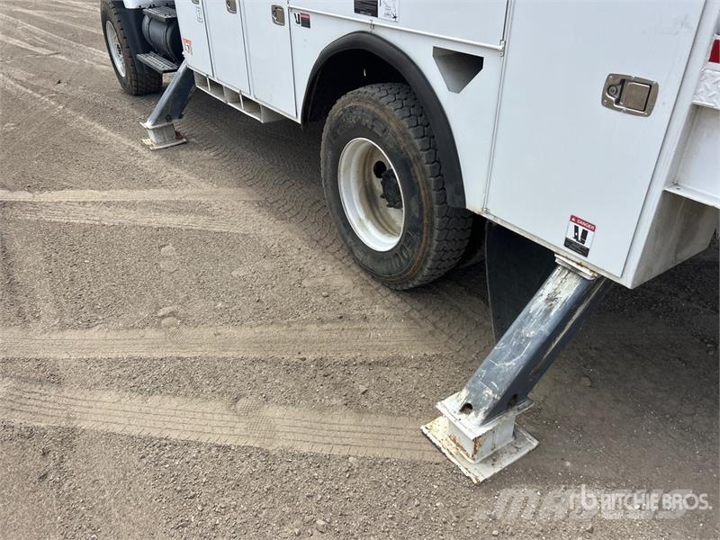 International 7300 车载式高空作业车