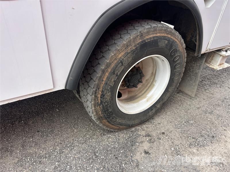 International 7300 车载式高空作业车