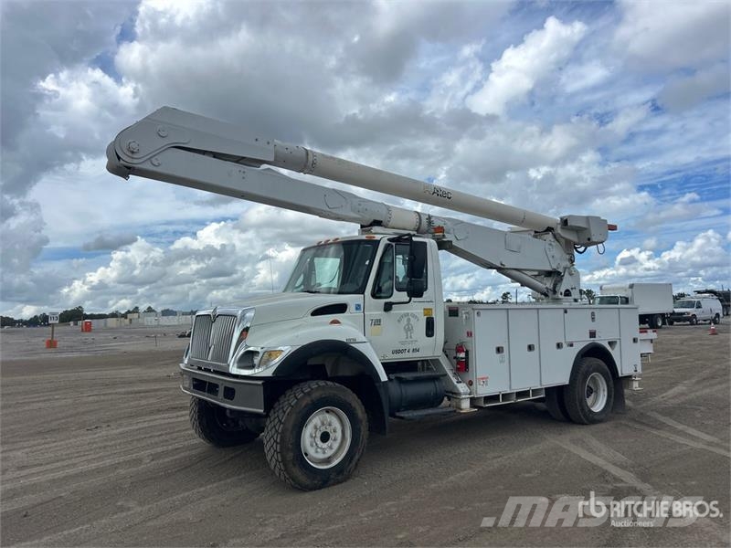 International 7300 车载式高空作业车