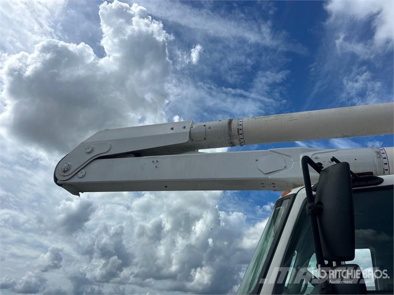 International 7300 车载式高空作业车
