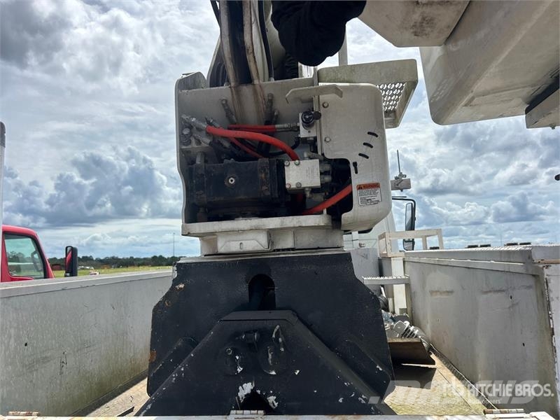 International 7300 车载式高空作业车