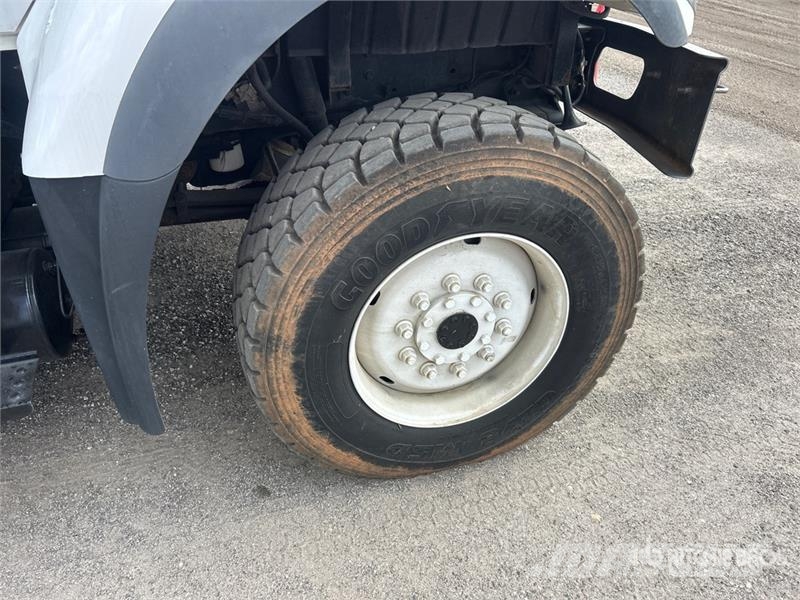 International 7300 车载式高空作业车