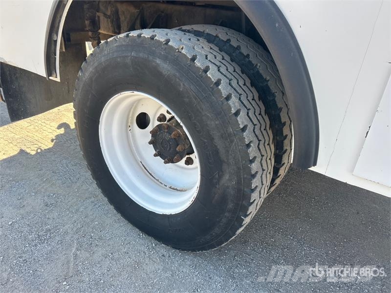 International 7300 Polovni mobilni kamioni za bušenje