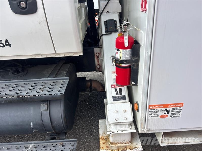 International 7300 车载式高空作业车