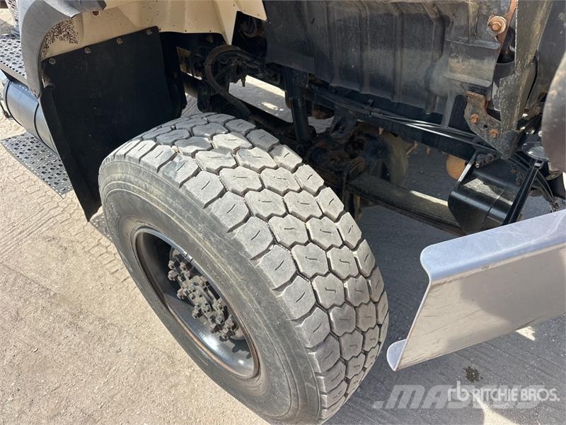 International 7400 Kabine i unutrašnjost