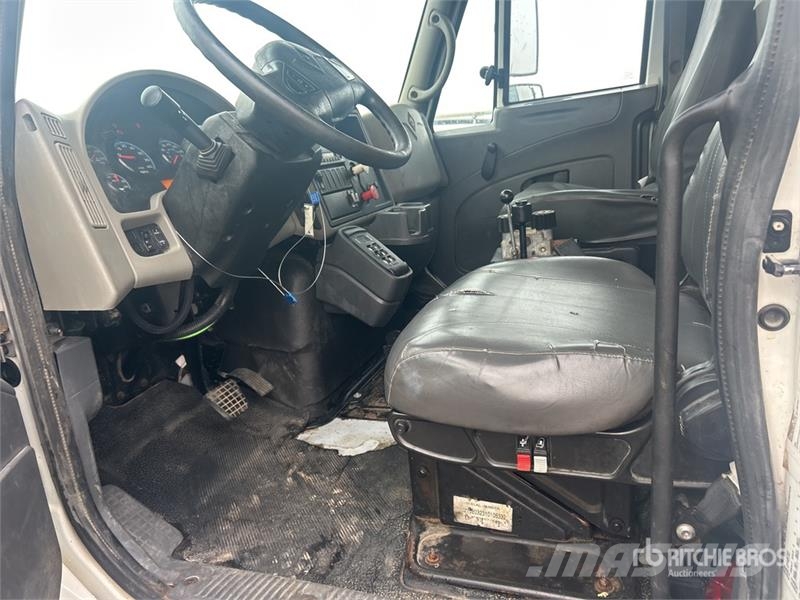 International 7400 Самоскиди
