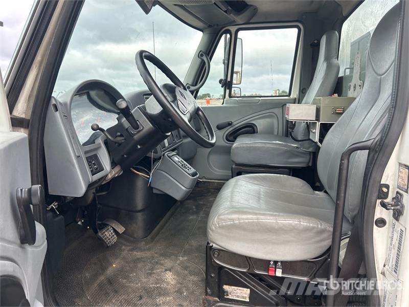 International 7400 Saug- und Druckwagen