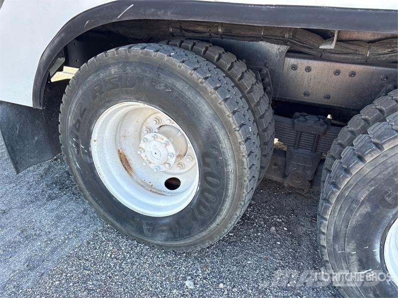 International 7400 Autoplošiny