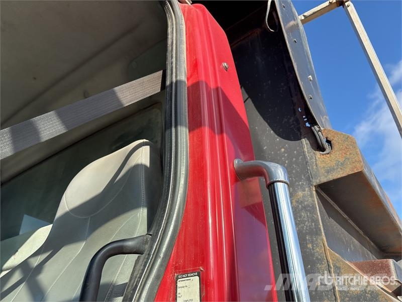 International 7400 Грузовики-Самосвалы